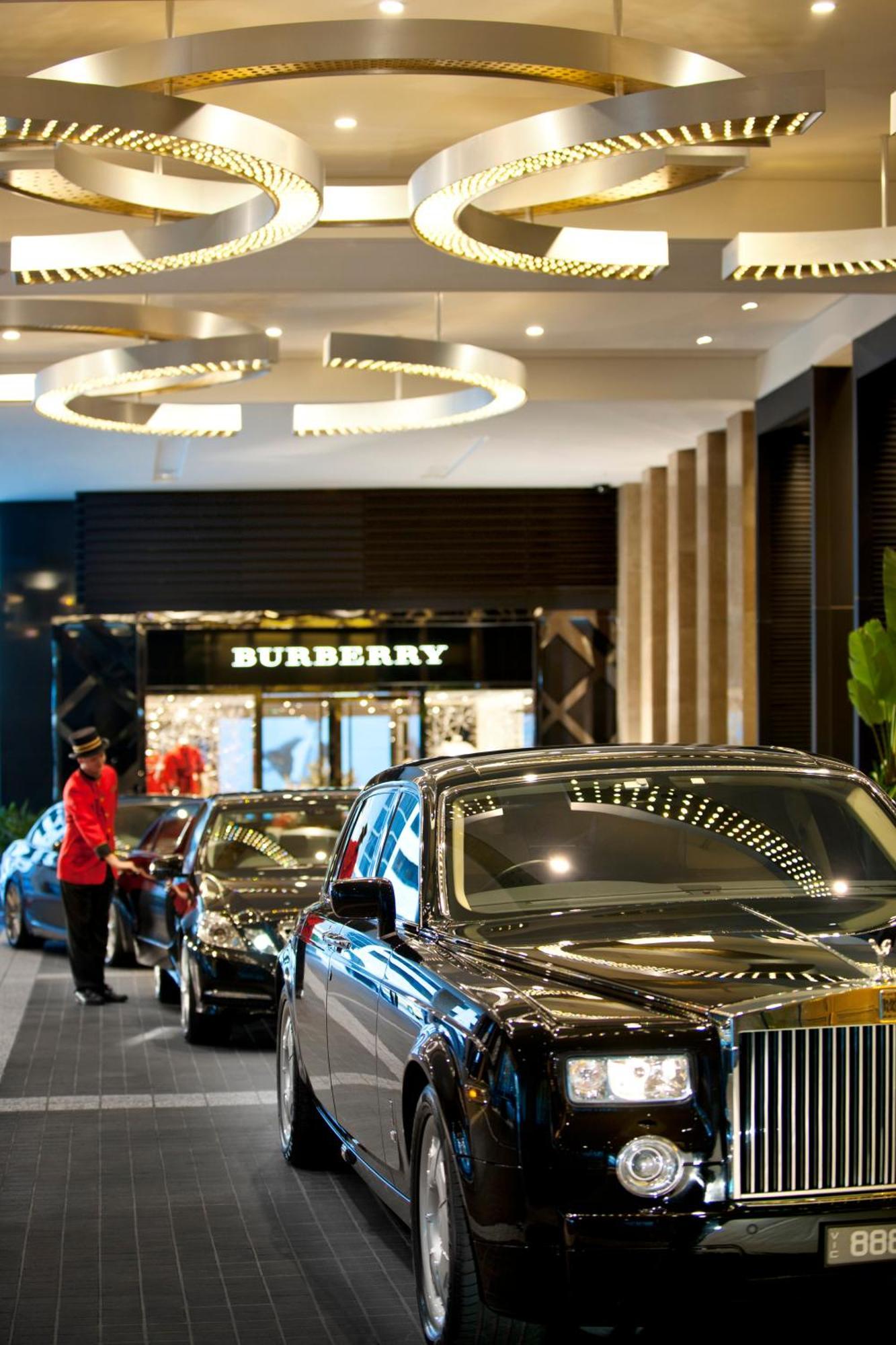 Crown Towers Melbourne Hotel Ngoại thất bức ảnh A Burberry store in Hong Kong