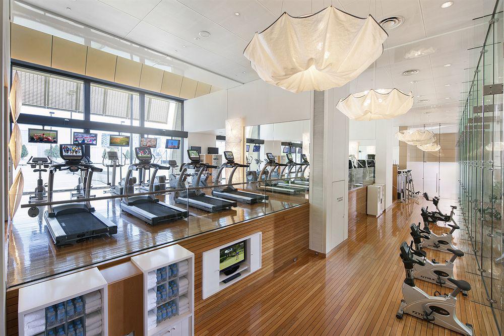 Crown Towers Melbourne Hotel Ngoại thất bức ảnh The gym at the Four Seasons Hotel, Hong Kong